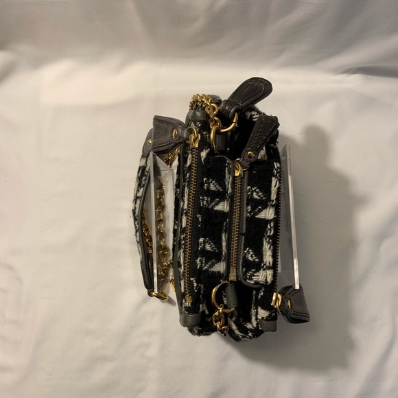 Like New Vintage Woven herringbone bag with chain detail strap - Picture 6 of 7